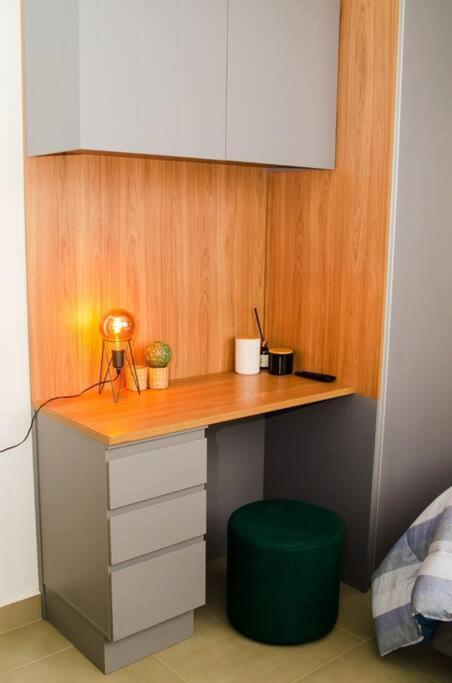 Apartamento Estudio Completo No Agua Verde, 1 Quadra Do Ipo *
