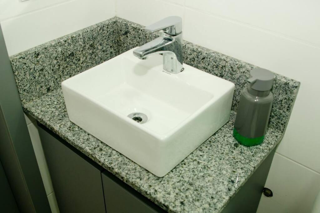 Apartamento Estudio Completo No Agua Verde, 1 Quadra Do Ipo *